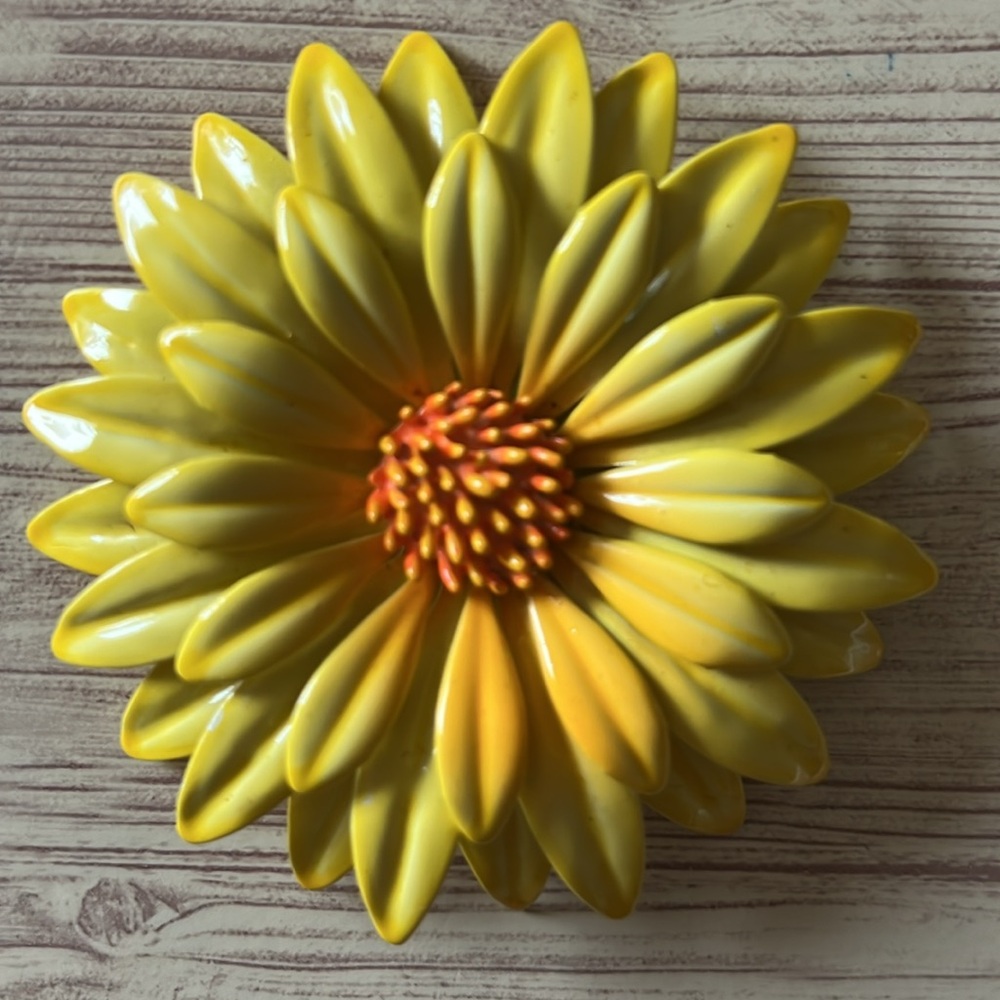 Vintage Painted Enamel Large Statement Yellow Flower Orange Pistil Brooch (D2)